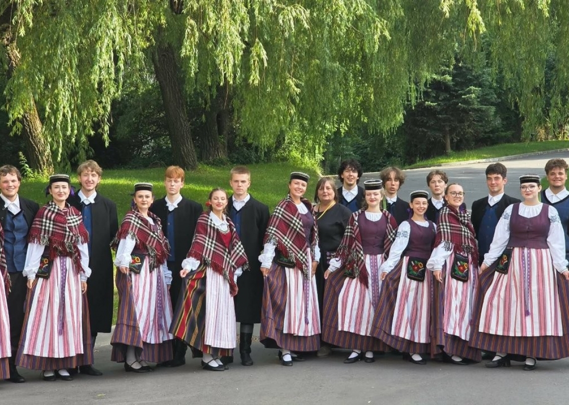 Vilniaus lietuvių namų mokiniai Lietuvos moksleivių dainų šventėje!!!