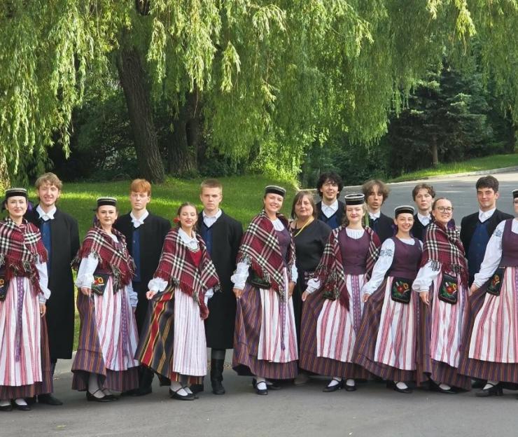 Vilniaus lietuvių namų mokiniai Lietuvos moksleivių dainų šventėje!!!