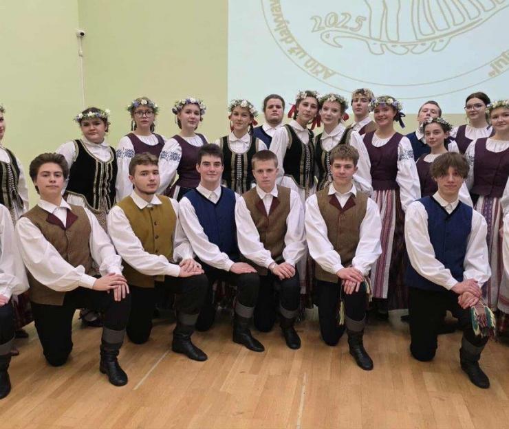 Lietuvos moksleivių dainų šventėje liaudiškų šokių kolektyvas „Volungė” šoks jau  tryliktą kartą!