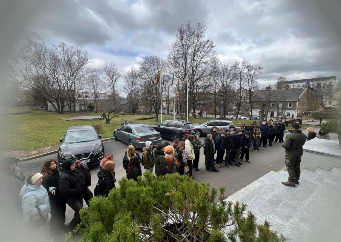 7-8 klasių mokiniai mokėsi pilietiškumo ir gynybos įgūdžių