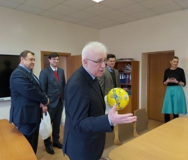 Vilniaus lietuvių namuose lankėsi Ukrainos ambasados Lietuvoje nepaprastasis ir įgaliotasis ambasadorius Volodymyr Yatsenkivskyi, ambasados diplomatai ir Lietuvos futbolo federacijos prezidentas Tomas Danilevičius